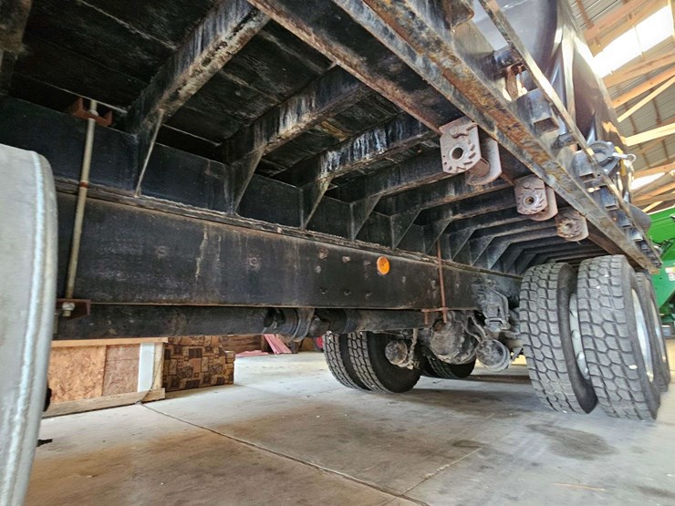 2005-kenworth-t300-image-9