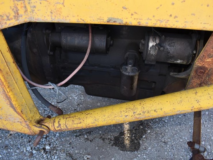 mf-65-tractor-w/-loader-and-5'-shredder-3pt-(switch-start)-(serial-#-704678-image-4