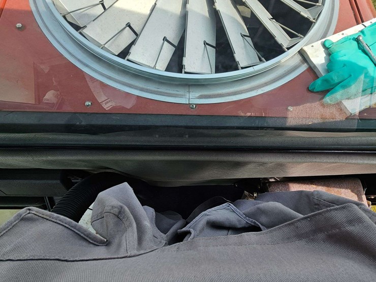 hesston-8550s-self-propelled-mower-conditioner-image-22