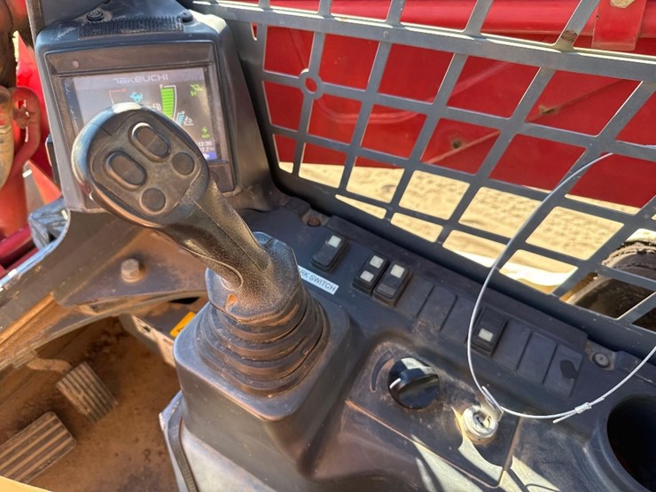 2019-takeuchi-tl12v2-image-26