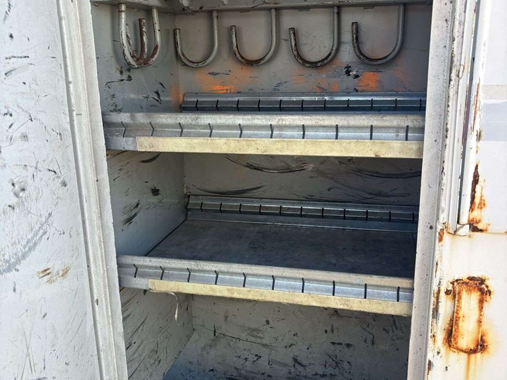 gmc-c7500-utility-truck-image-12