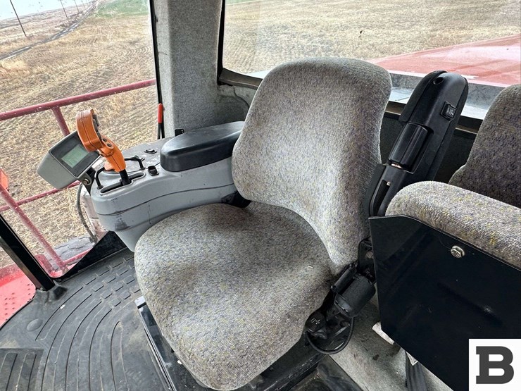 2009-new-holland-h8040-image-55