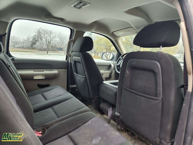 2012-chevrolet-silverado-2500hd-image-37