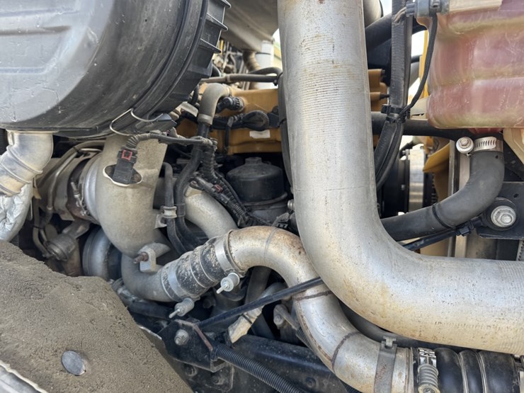 #4660-•-2013-cat-day-cab-truck-image-12