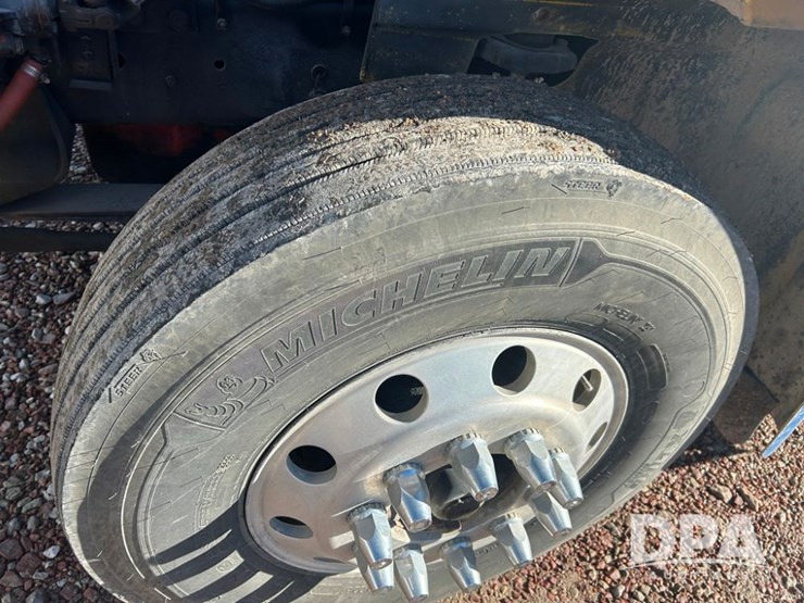 2004-international-9200i-image-13