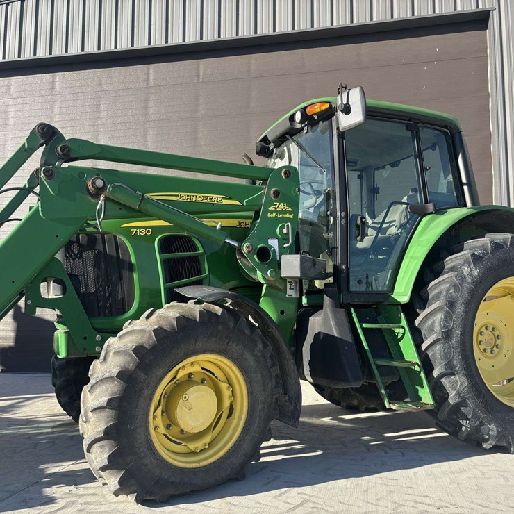 JOHN DEERE 7130