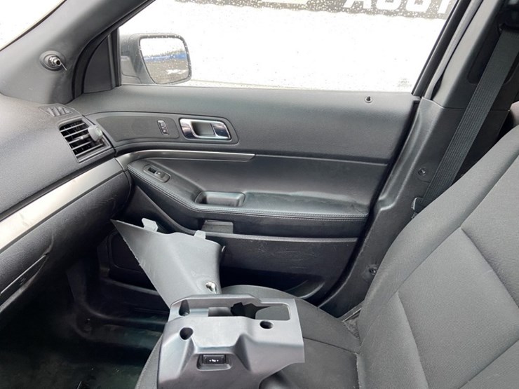 2017-ford-explorer-image-13