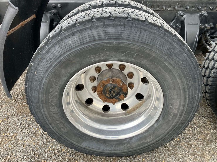 2013-freightliner-cascadia-image-69