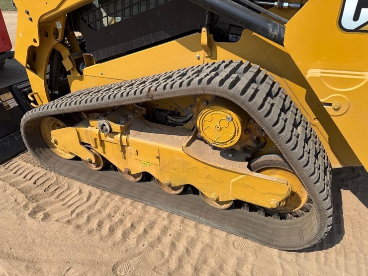 2023-caterpillar-259d3-image-9