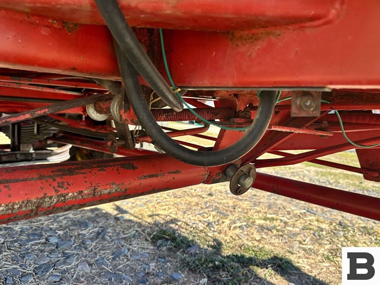 new-holland-1068-image-53