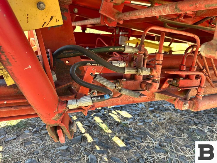 new-holland-1032-image-18