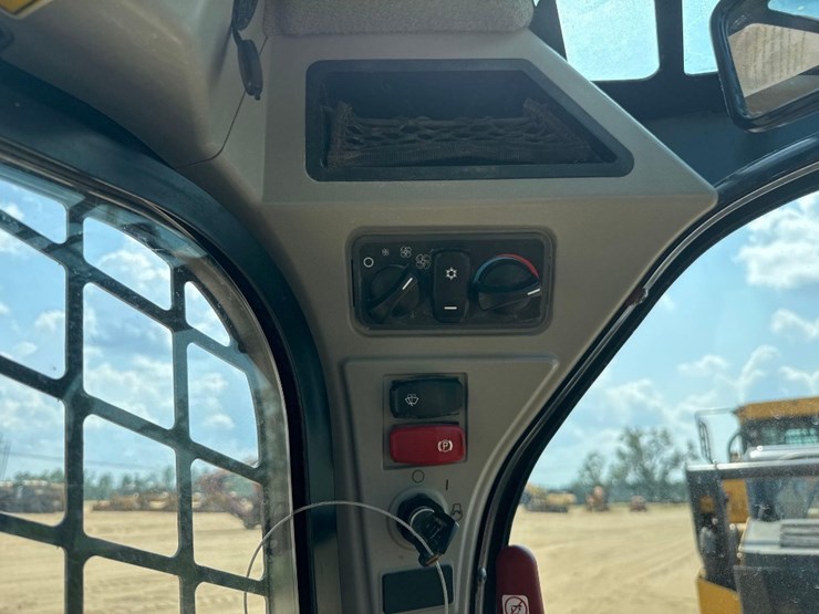 2024-caterpillar-242d3-image-22