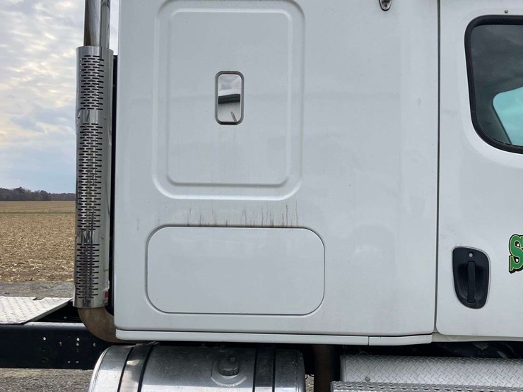 2013-freightliner-cascadia-image-15