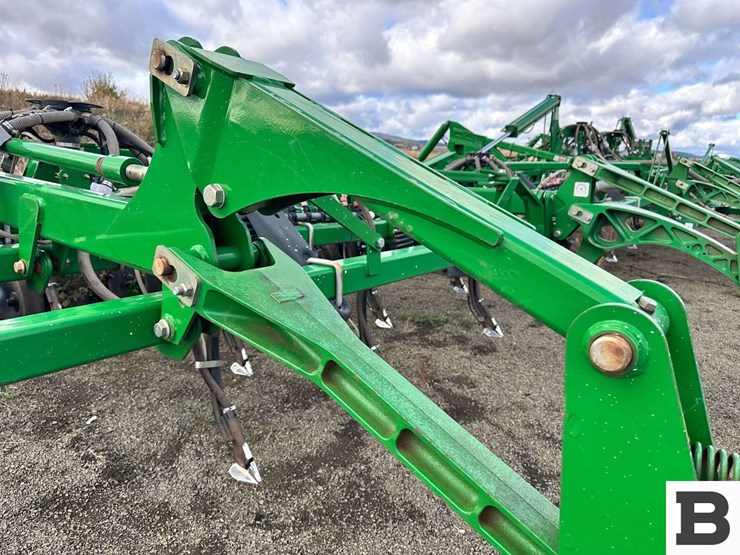 john-deere-1830-image-8