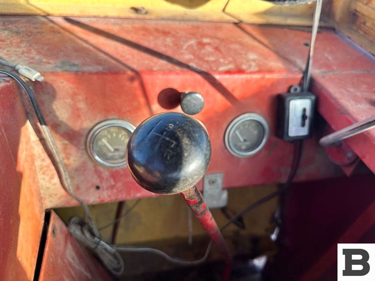 1972-new-holland-1048-image-53