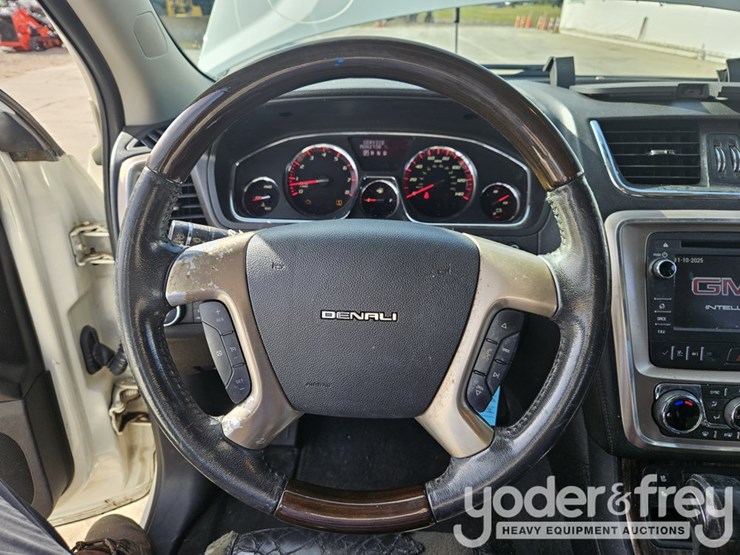 2014-gmc-acadia-image-30