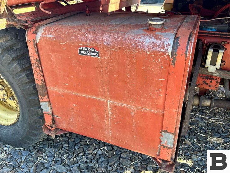 new-holland-1068-image-37