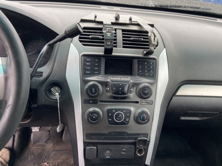 2014-ford-explorer-image-17