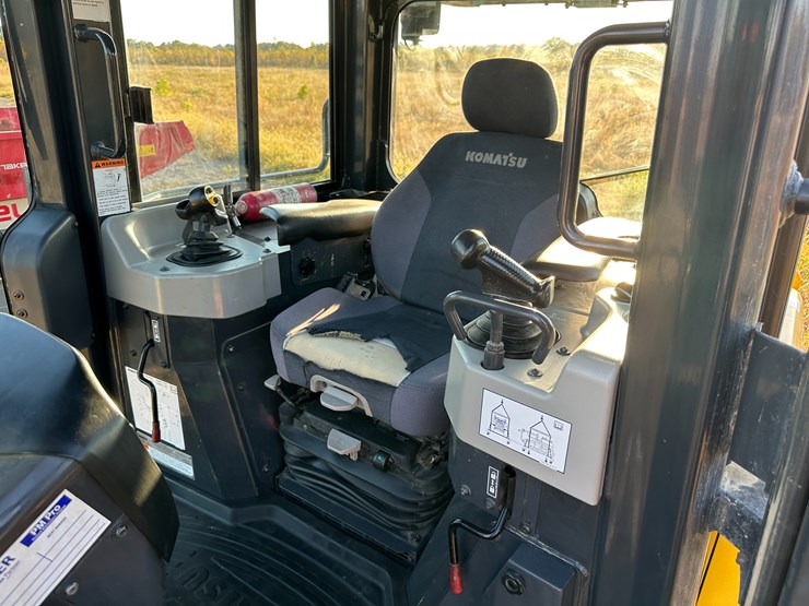 #32837-•-komatsu-39px-crawler-dozer-km10d130kka096648-image-56
