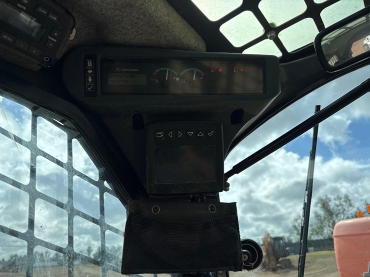 2017-deere-333g-image-26