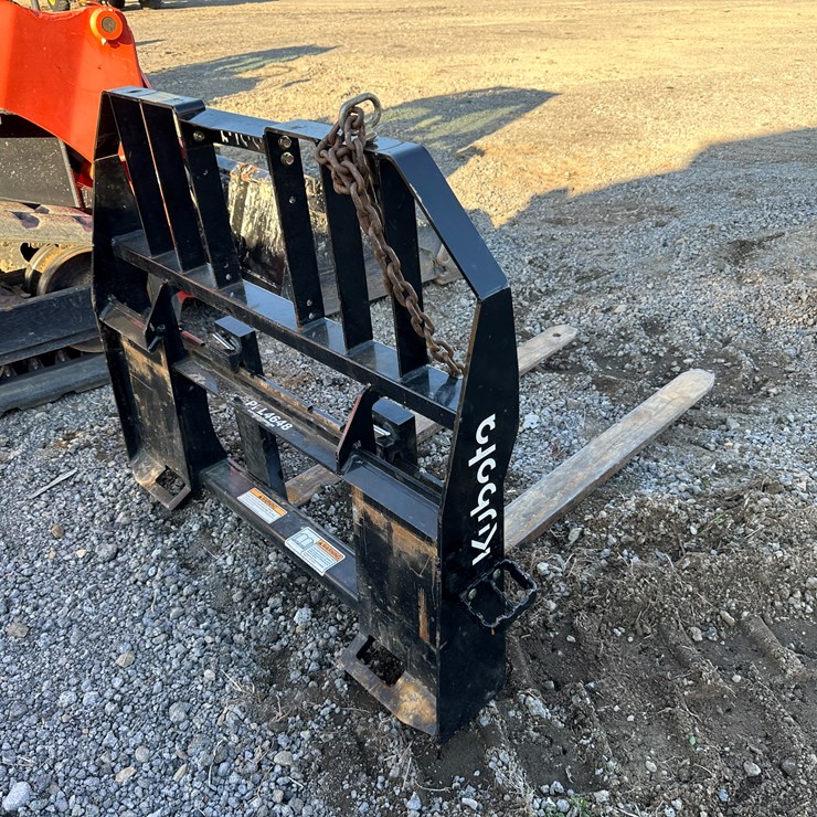 #32835 • Kubota PIL4648 48" Forks