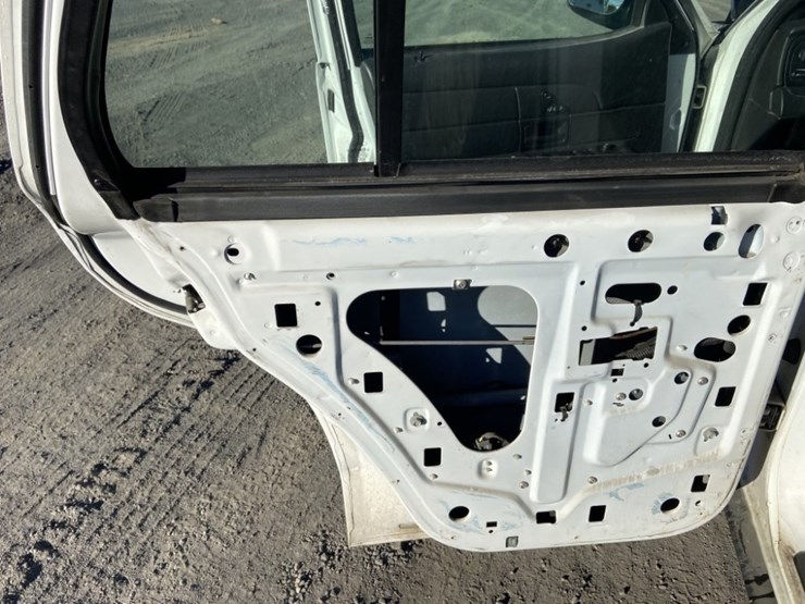 2011-ford-crown-victoria-sedan-image-18