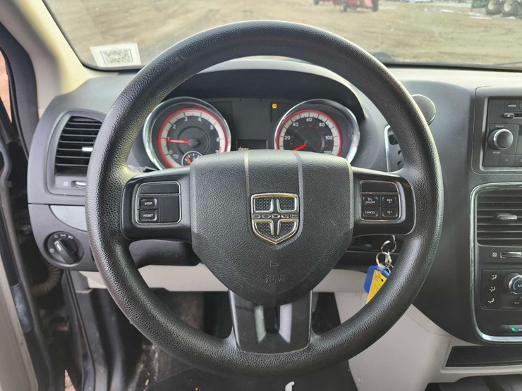 2015-dodge-grand-caravan-se-image-26