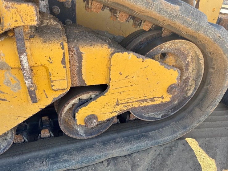 2023-caterpillar-259d3-image-16