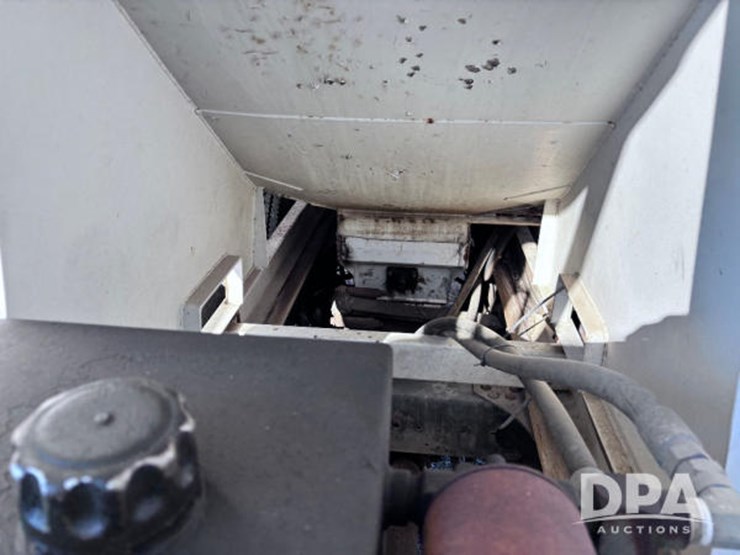 2003-volvo-10-image-30