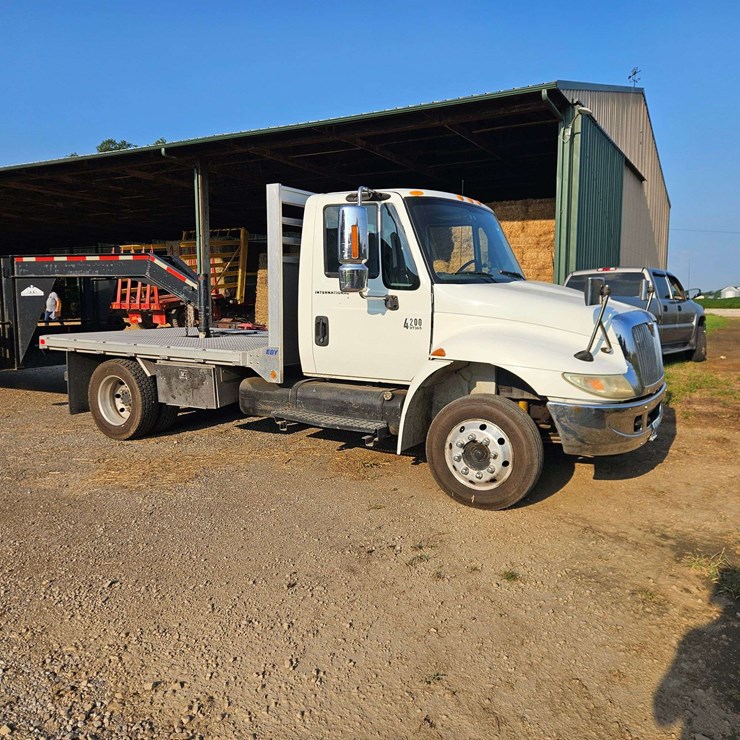 2003 INTERNATIONAL 4200