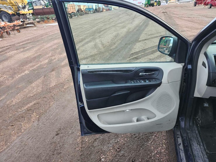 2015-dodge-grand-caravan-se-image-19