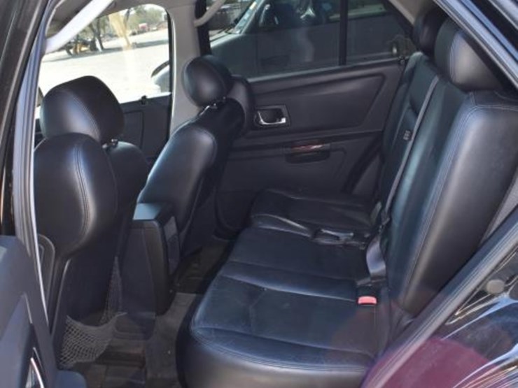 2004-cadillac-srx-image-7