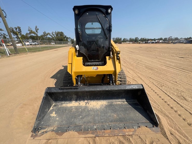 2023-caterpillar-259d3-image-3