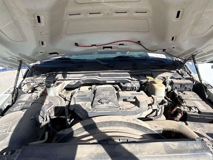 2018-dodge-ram-5500-4x4-crew-cab-flatbed-service-truck-image-8