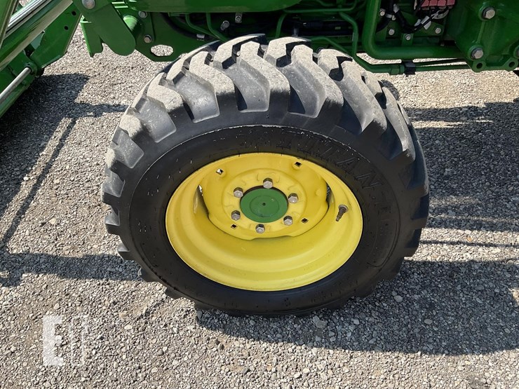 2017-john-deere-4052m-image-11