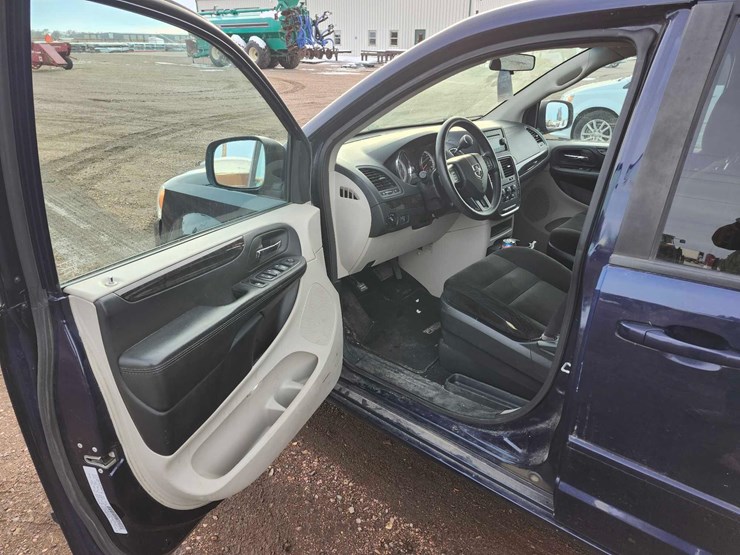 2015-dodge-grand-caravan-se-image-18