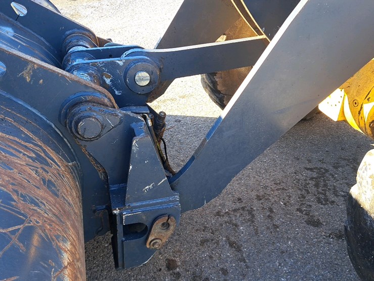 2018-deere-524k-image-31