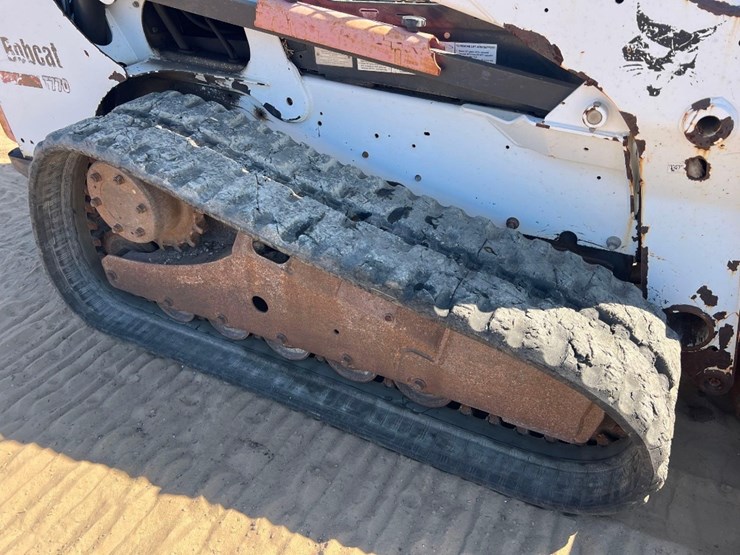 2012-bobcat-t770-image-13