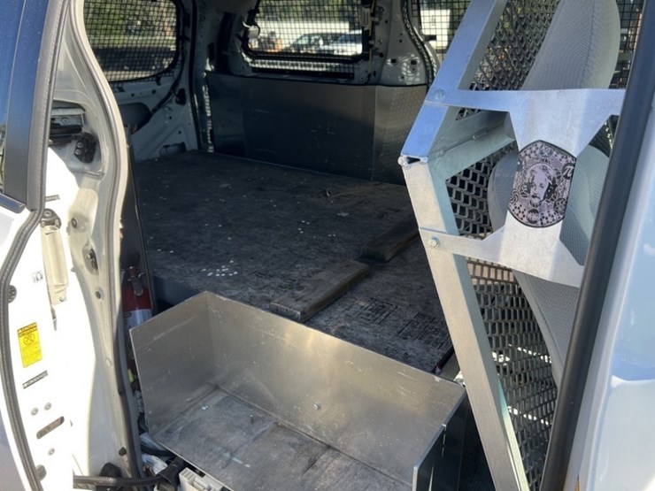 2014-toyota-sienna-le-image-23