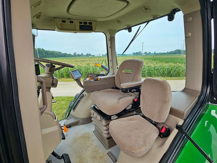 2011-john-deere-8285r-image-2