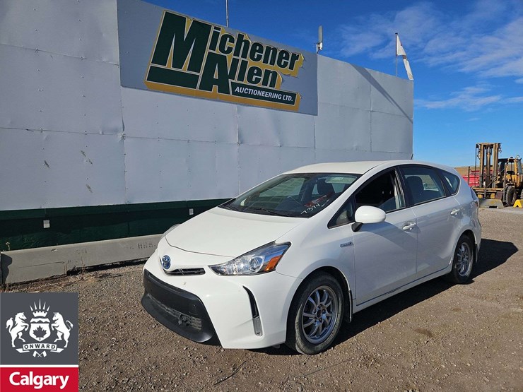 2015-toyota-prius-v-hybrid-4dr-wagon-image-1