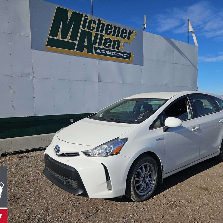 2015 Toyota Prius v 4dr