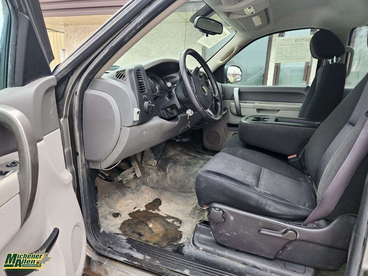 2012-chevrolet-silverado-2500hd-image-30