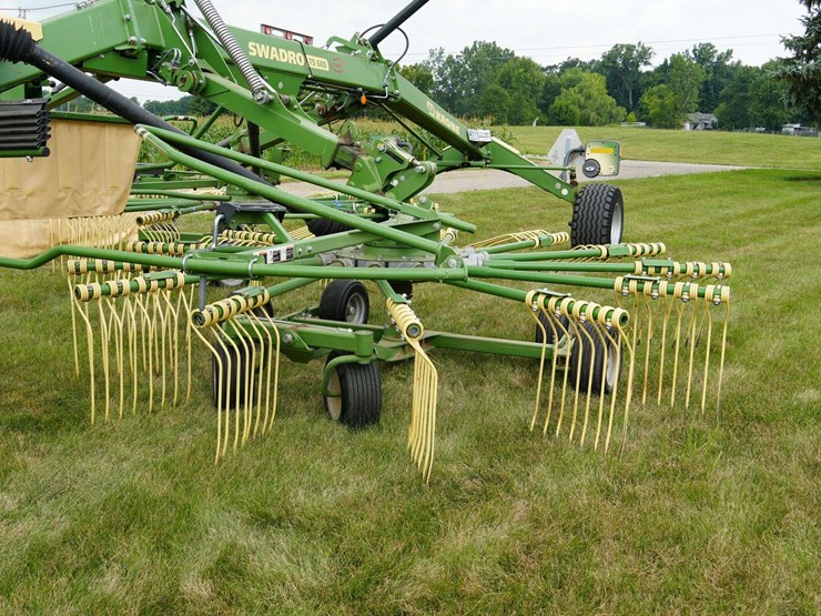 krone-swadro-twin-rotary-hay-rake-image-26