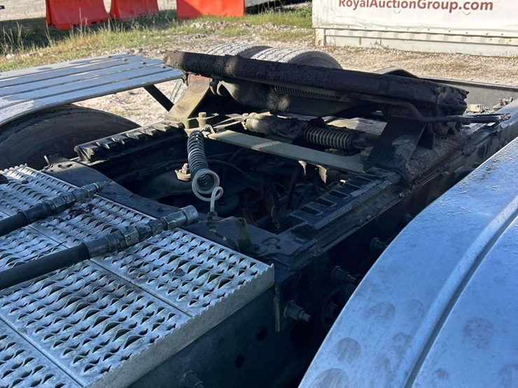 2016-peterbilt-579-image-33