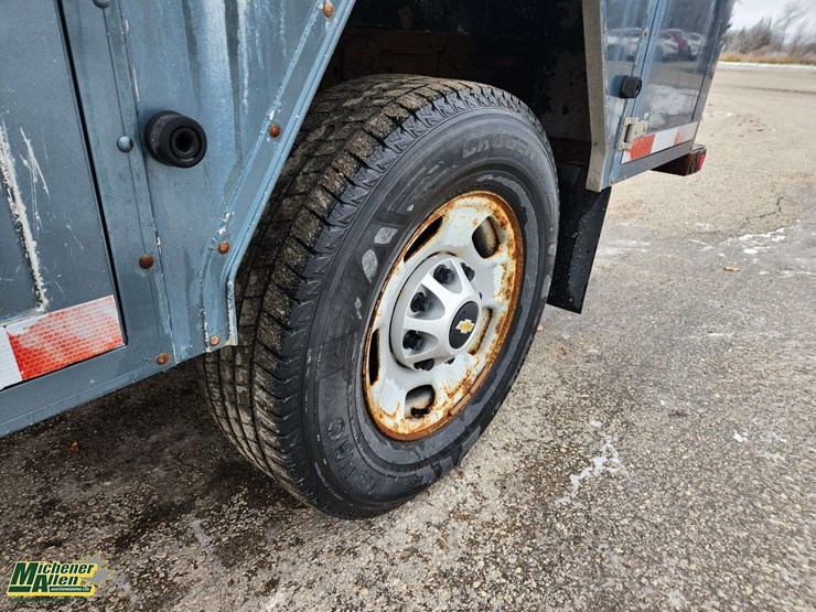 2012-chevrolet-silverado-2500hd-image-13