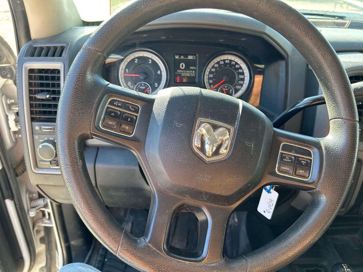 2018-dodge-ram-5500-4x4-crew-cab-flatbed-service-truck-image-14