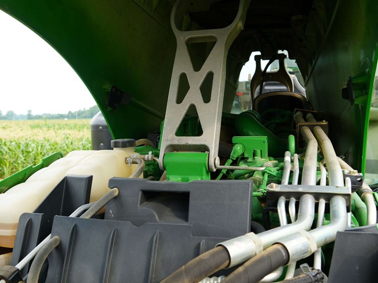 2011-john-deere-8285r-image-63