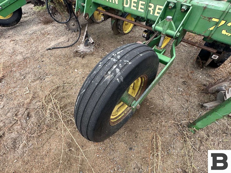 john-deere-7300-image-17