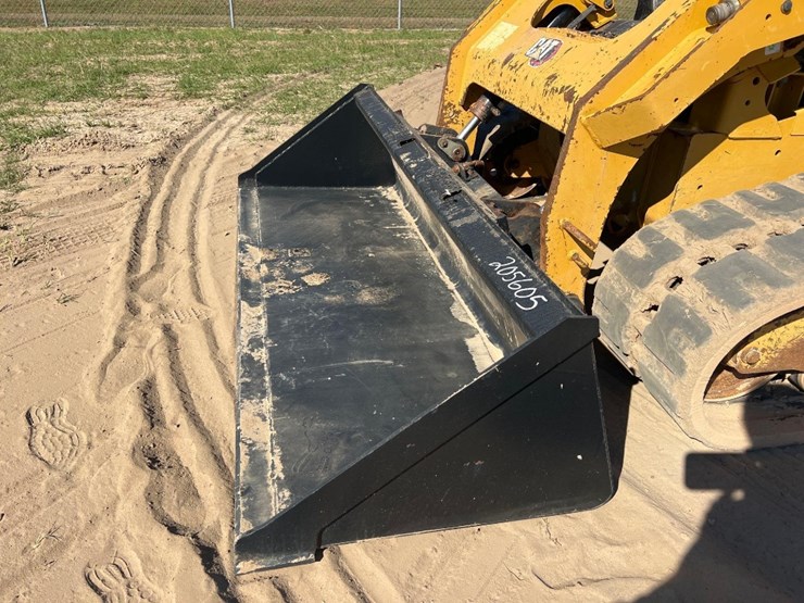 2020-caterpillar-299d3-image-9